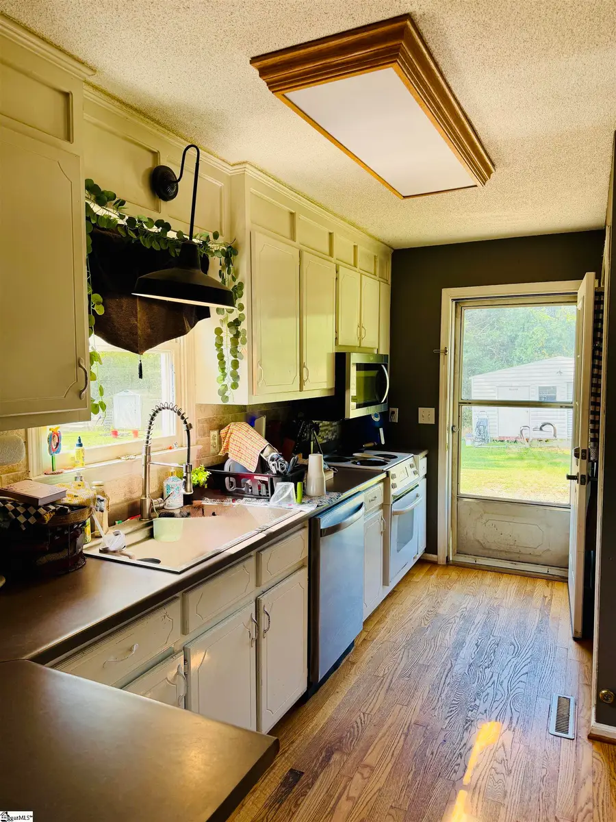 10479 Hwy 101, Gray Court, SC 29645 - #2
