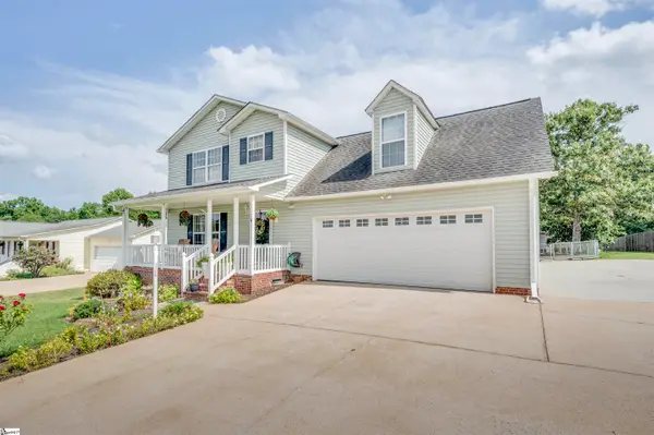 202 Shady Pines Way, Fountain Inn, SC 29644