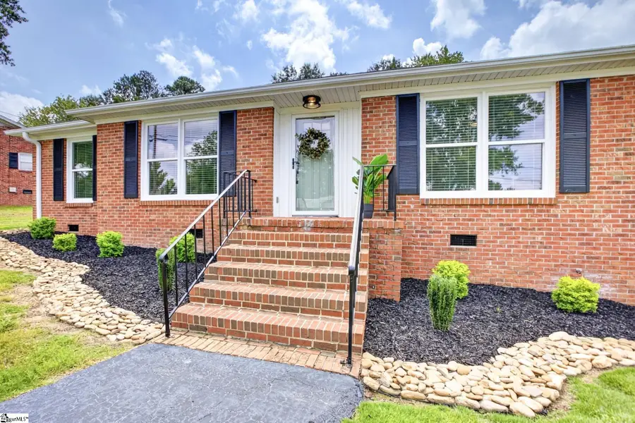 110 Churchill Avenue, Greer, SC 29651 - #3