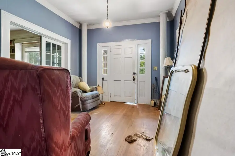 204 W Farley Avenue, Laurens, SC 29360 - #3