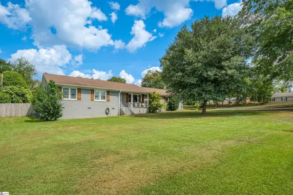 202 N Pine Lake Drive, Spartanburg, SC 29301