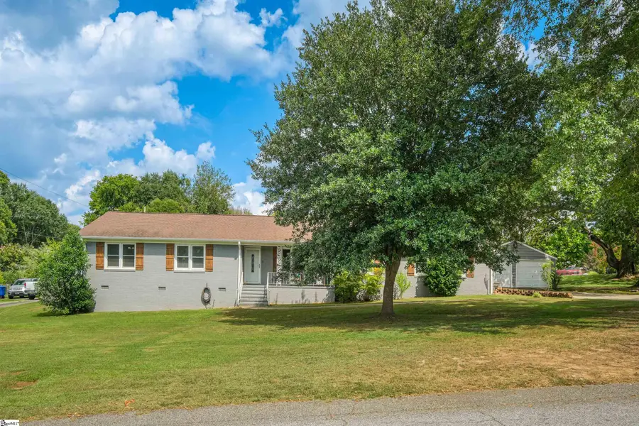 202 N Pine Lake Drive, Spartanburg, SC 29301 - #2