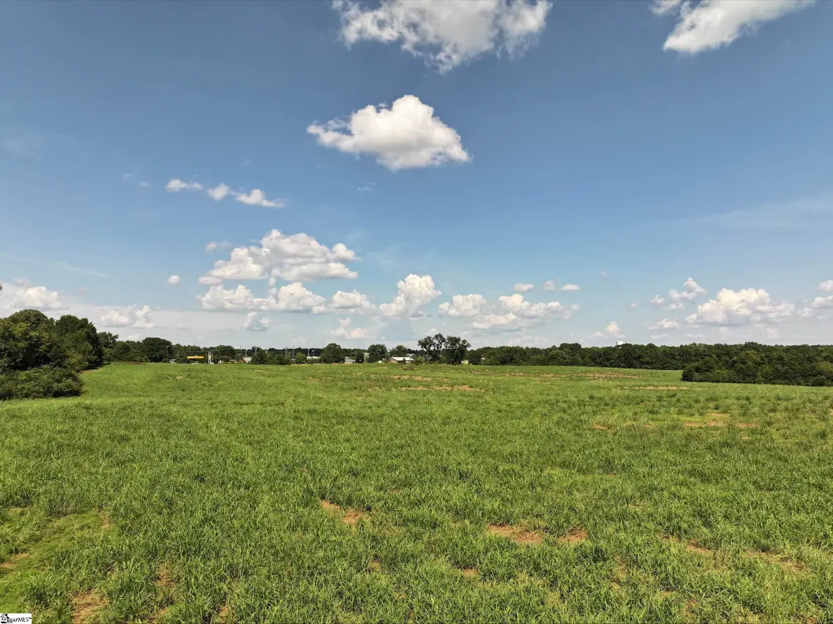 5175 W 76 Highway, Laurens, SC 29630 - #1