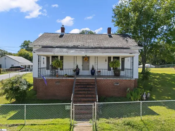 31 & 33 N Greenwood Avenue, Ware Shoals, SC 29692