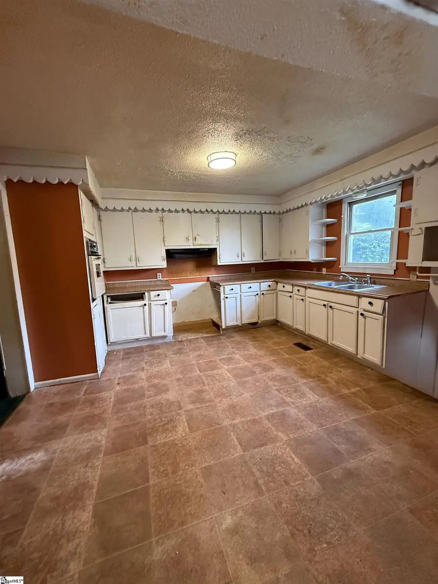 3 Piedmont Avenue, Greenville, SC 29611 - #3