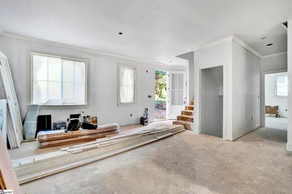 15 Meadow Crest Circle, Greenville, SC 29609