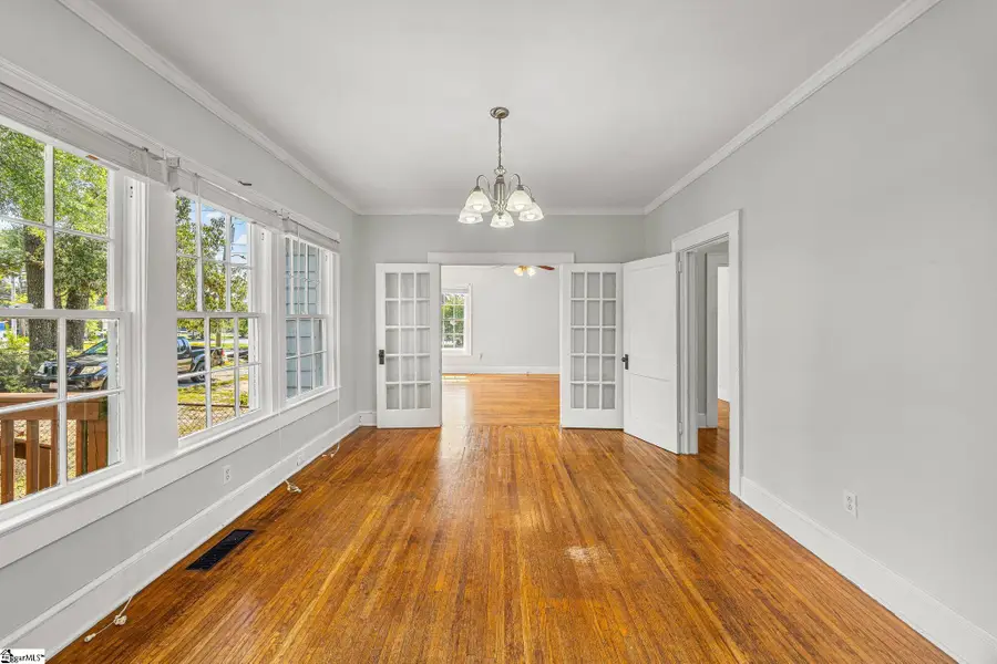102 W Farley Avenue, Laurens, SC 29360 - #2
