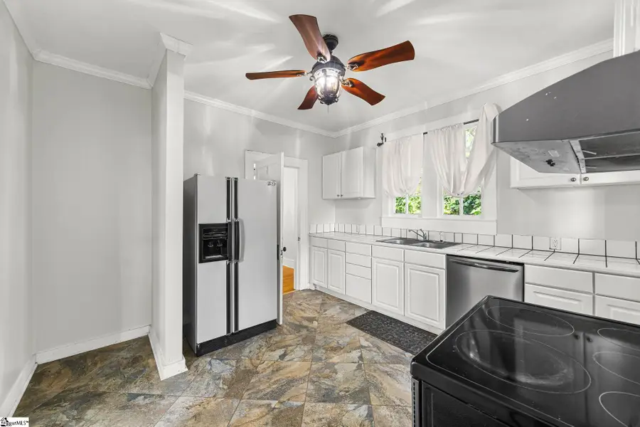 102 W Farley Avenue, Laurens, SC 29360 - #3