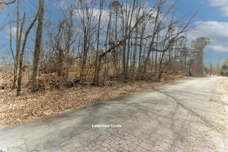 218 Lakeview Circle, Woodruff, SC 29388 - #2