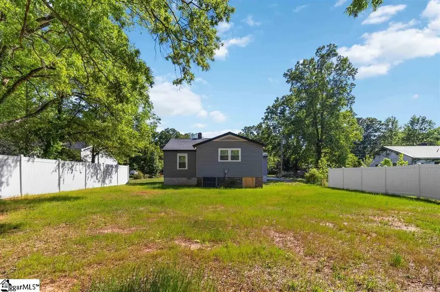 809 E Ferguson Street, Clinton, SC 29325 - #2