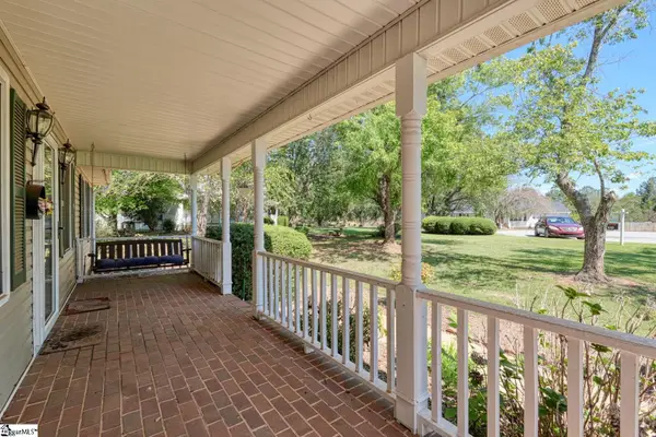 404 Cresthaven Drive, Boiling Springs, SC 29316