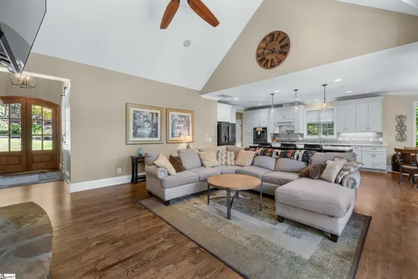 700 Lakestream Court, Seneca, SC 29672
