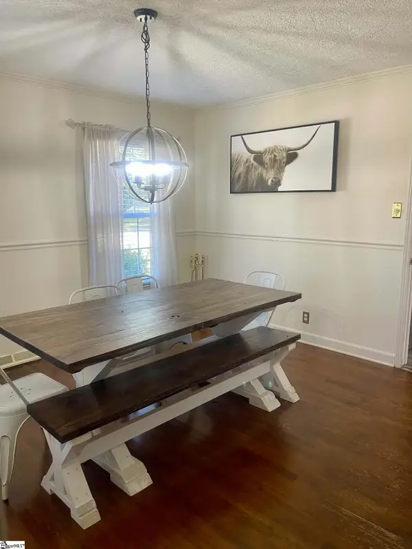 103 Knollview Drive, Laurens, SC 29360