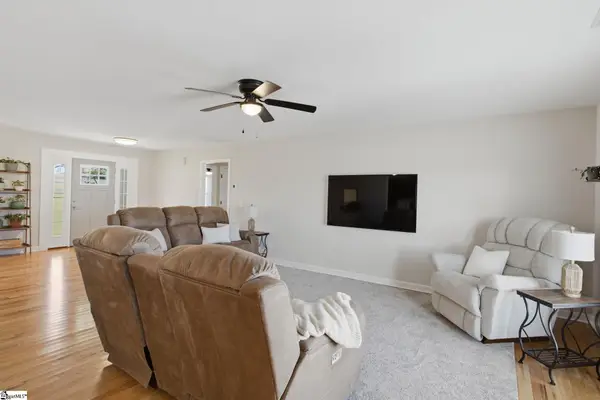 484 Carriage Gate Drive, Wellford, SC 29385