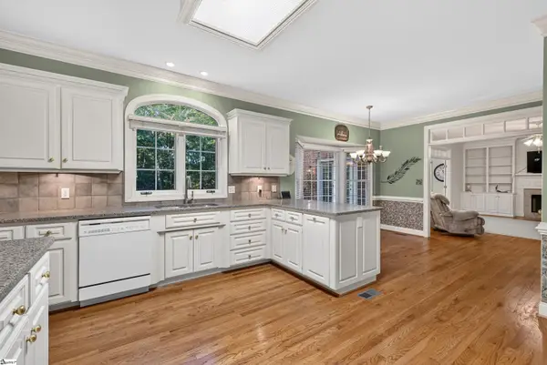 833 Oakcrest Road, Spartanburg, SC 29301