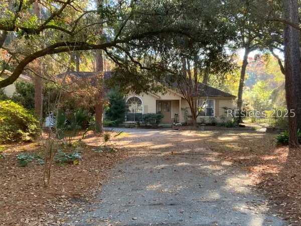 10 Moultrie Court, Beaufort, SC 29907