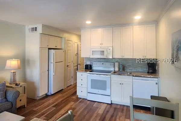 40 Folly Field Road #B119, Hilton Head Island, SC 29928