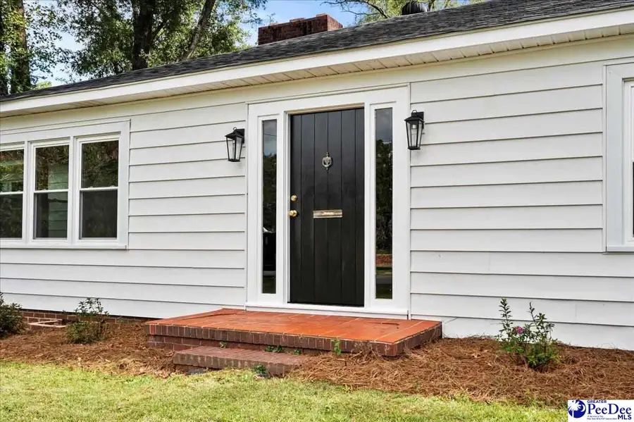 37 Lynn Ave, Cheraw, SC 29520 - Image #2