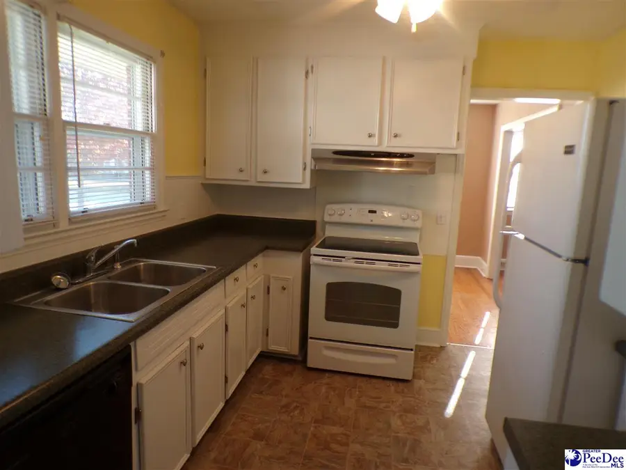 116 Ridgecrest Ave, Hartsville, SC 29550-8573 - Image #2