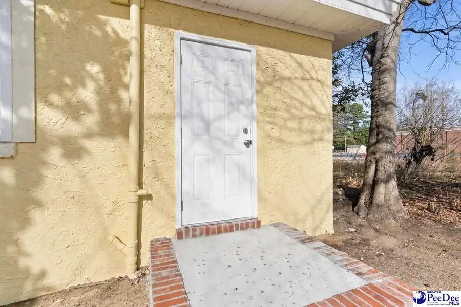 205 W James St, Mullins, SC 29574-2723 - Image #3