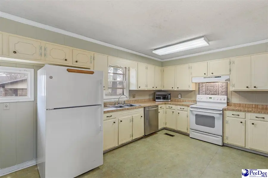 902 Rosewood St, Mullins, SC 29574 - #3