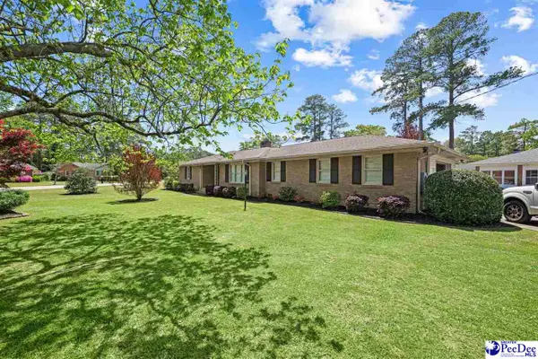 1722 Stratford Cir, Florence, SC 29505-2961
