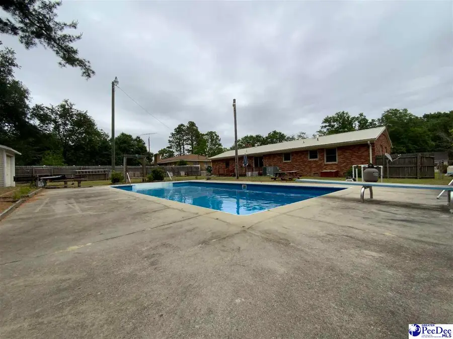 611 Crestview Dr, Bennettsville, SC 29512-2122 - #2