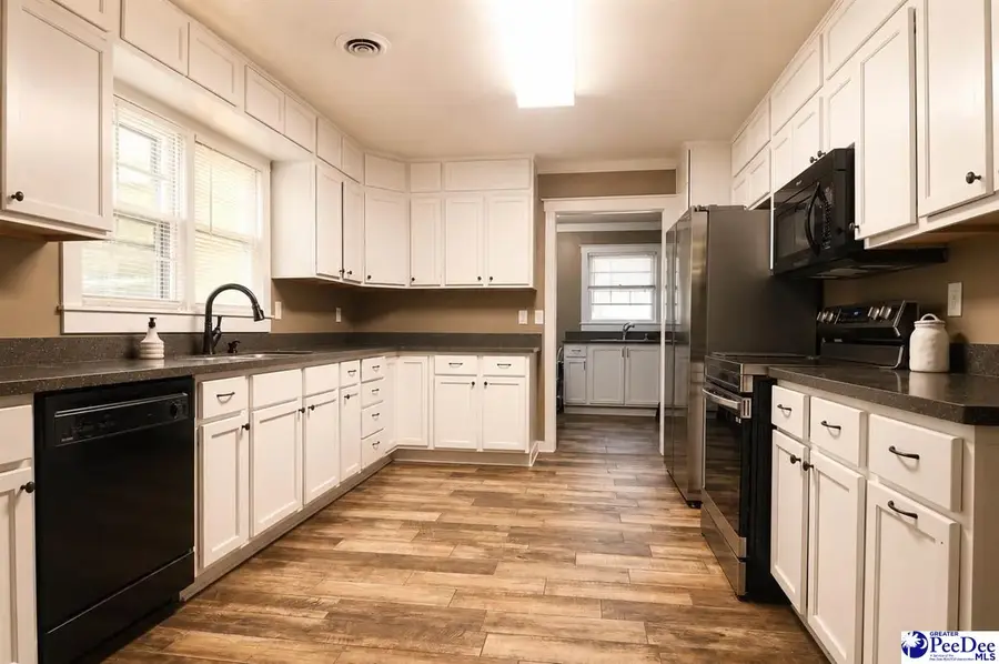 713 Colony Rd, Hartsville, SC 29550 - #3