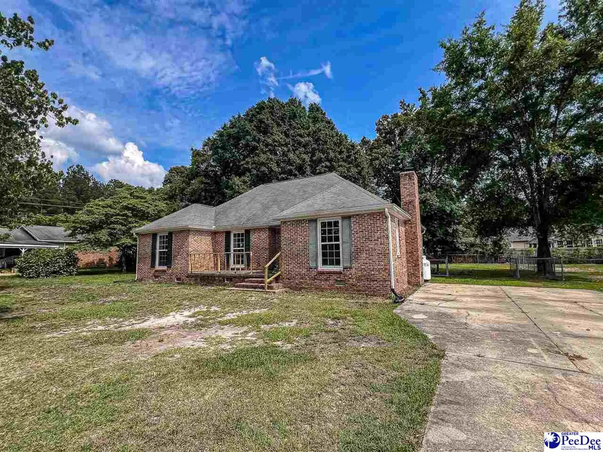 1032 Edgewood Dr., Hartsville, SC 29550 - #1