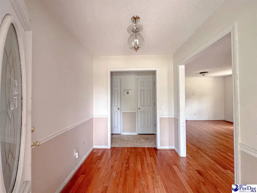 1032 Edgewood Dr., Hartsville, SC 29550 - #2