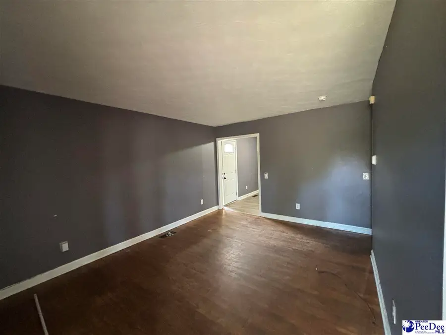 529 Plainview Dr., Hartsville, SC 29550-0000 - #2