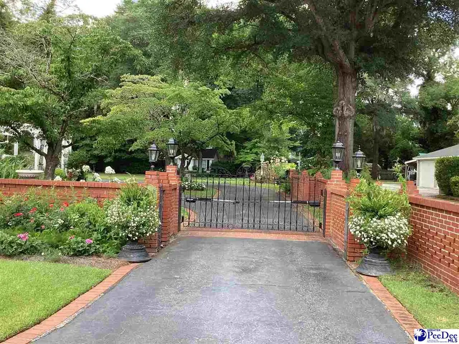 122 Spring St, Darlington, SC 29532 - #2