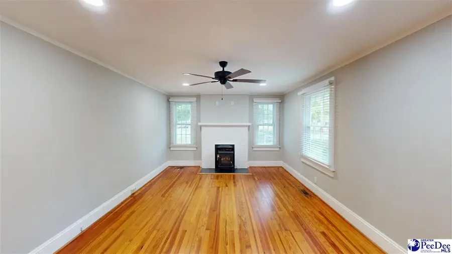 543 W College Ave, Hartsville, SC 29550 - #3