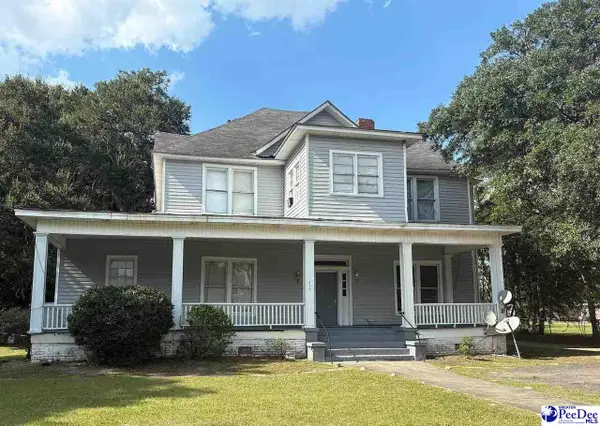 211 E Brooks St, Kingstree, SC 29556