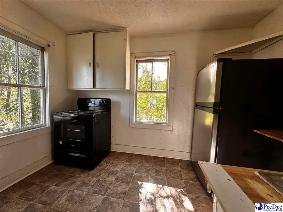 211 E Brooks St, Kingstree, SC 29556 - #3