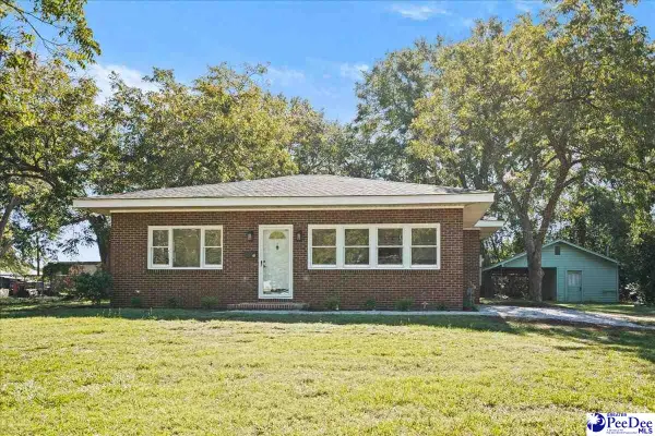 61 Pecan Ave, Cheraw, SC 29520