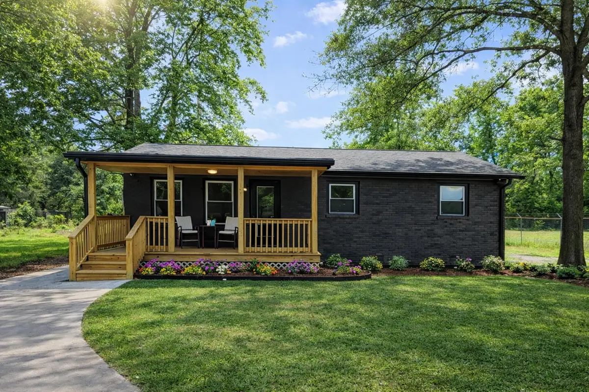 202 E Huggins Street, Manning, SC 29102 - #1