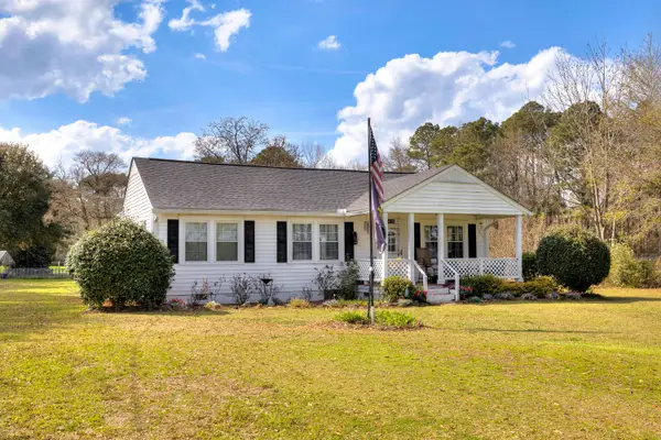 1404 Dog Island Road, Bishopville, SC 29010