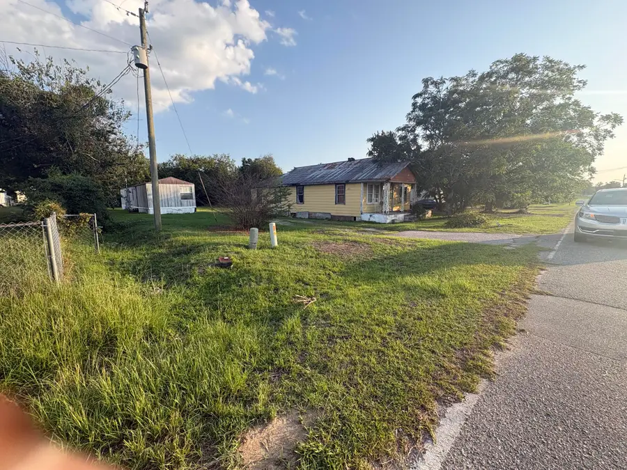 336 E Sumter Street, Mayesville, SC 29104 - #2
