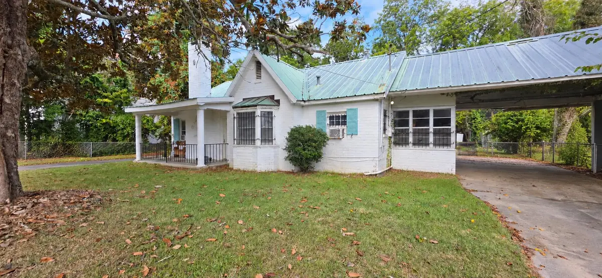 610 W Hampton Street, Elloree, SC 29047 - #1