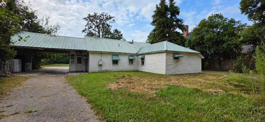 610 W Hampton Street, Elloree, SC 29047 - #2