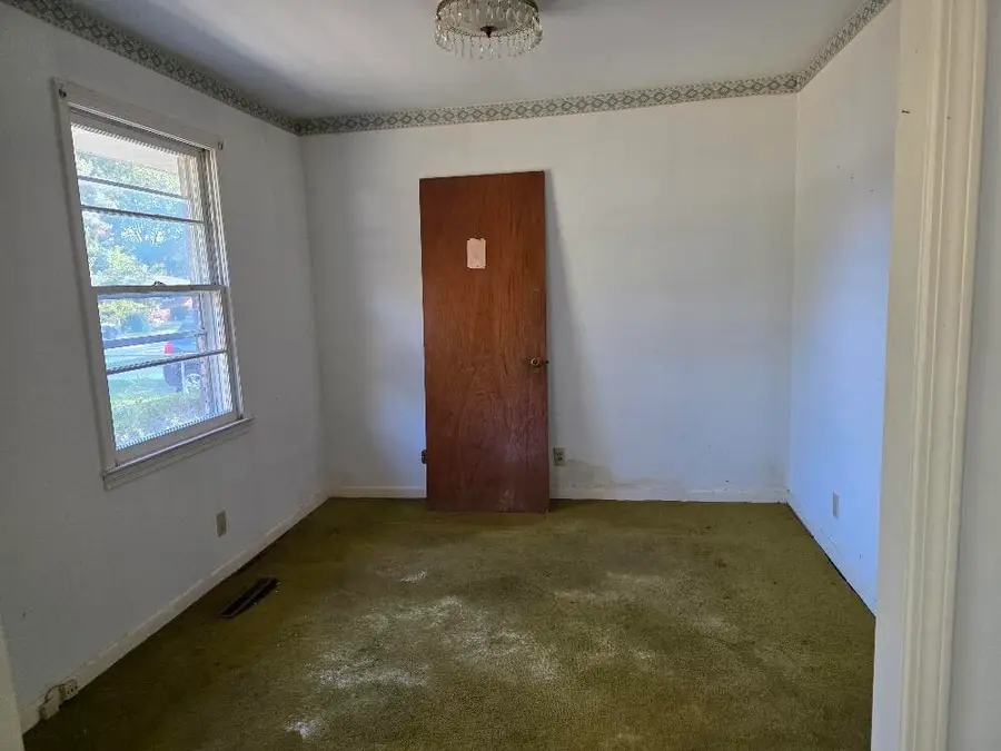 1047 E Sherwood Drive, Sumter, SC 29153 - #3