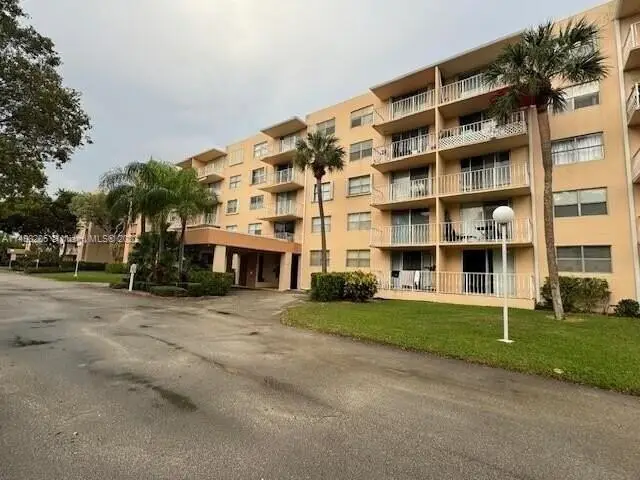 480 Executive Center Dr #4L, West Palm Beach, FL 33401 - #2