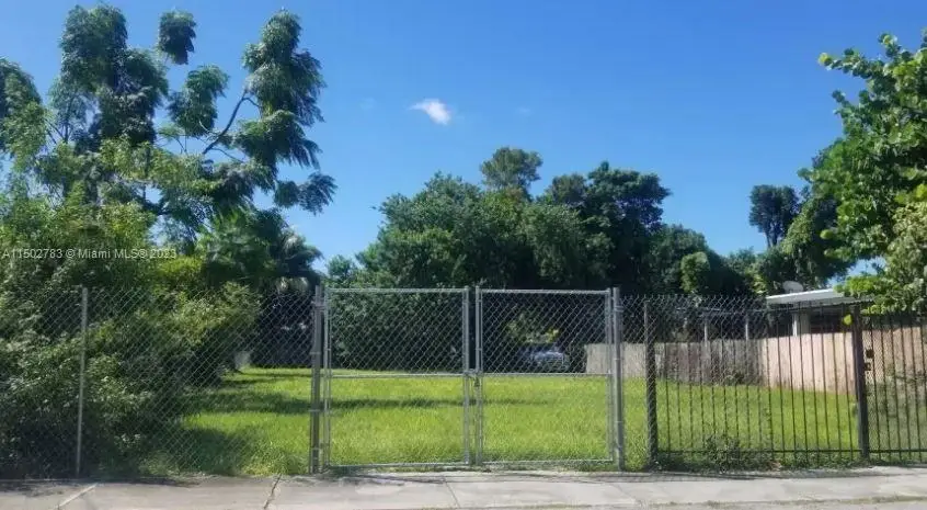 1922 NW 33rd St, Miami, FL 33142 - Image #2