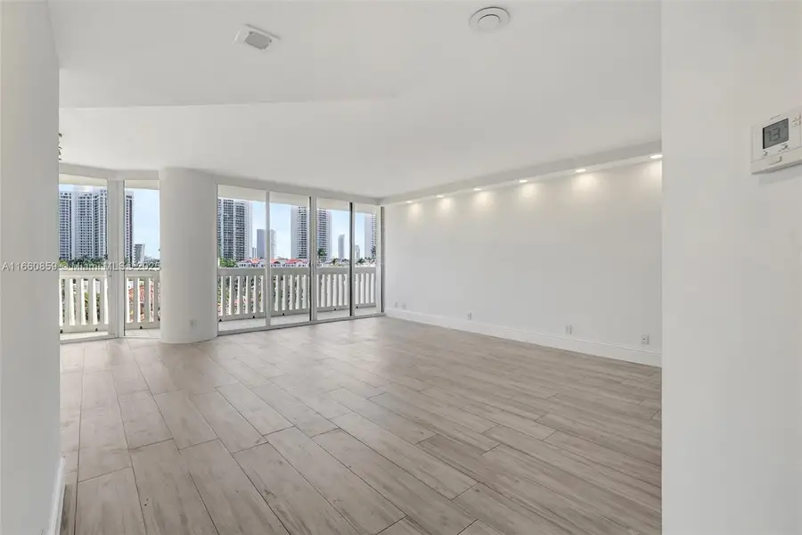 1000 Island Blvd #707, Aventura, FL 33160 - Image #2