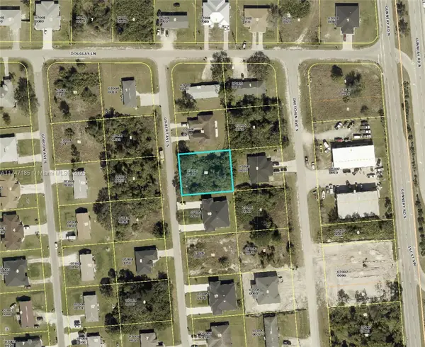 109/111 Gilbert Ave S, Lehigh Acres, FL 33973