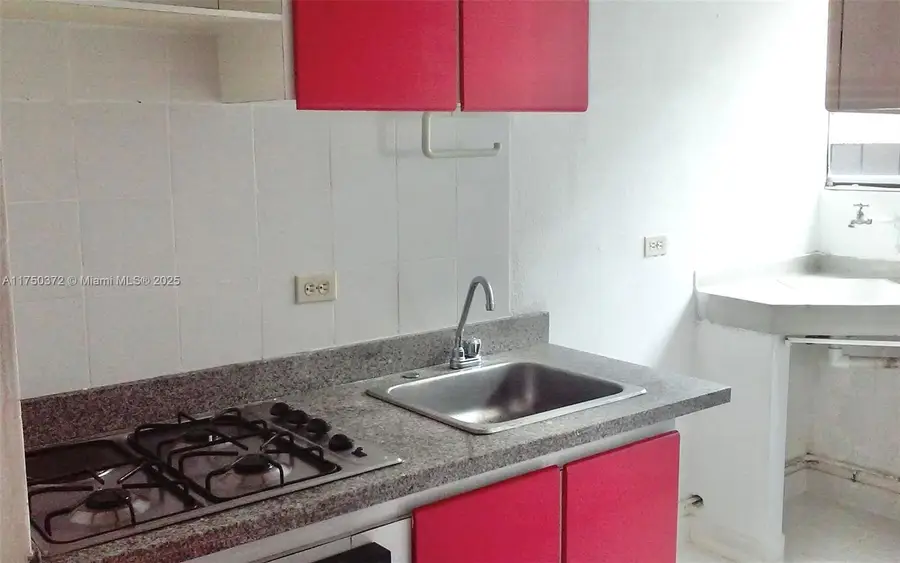 KR 7B 153a 15 #204, Hollywood, FL  - #2