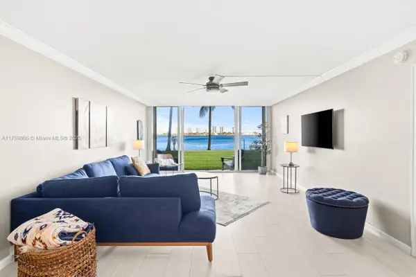 301 Lake Shore Dr #106, Lake Park, FL 33403