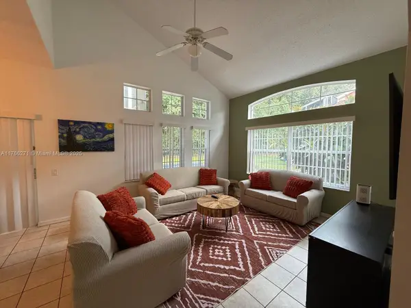 1013 Park Ridge Cir, Kissimmee, FL 34746