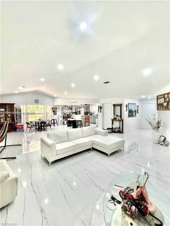 140 Davis St, Labelle, FL 33935 - Image #2